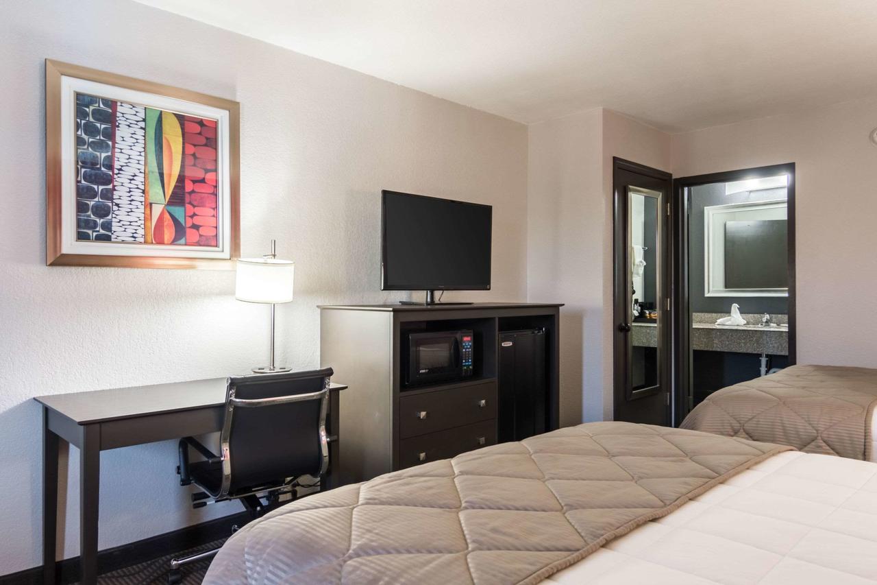 Clarion Inn & Suites Russellville I-40 - thumb 13