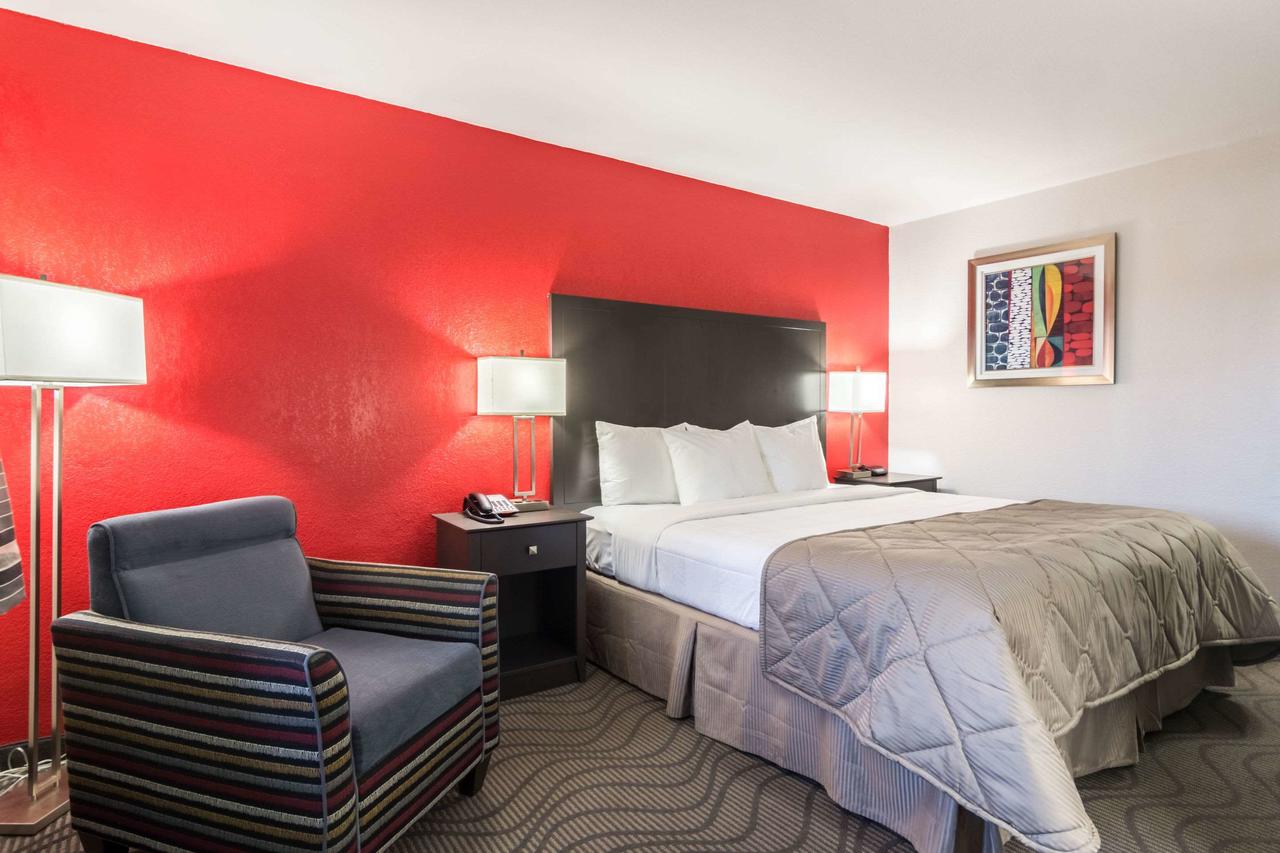 Clarion Inn & Suites Russellville I-40 - thumb 8