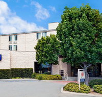 Days Inn  Suites by Wyndham Fullerton - Tourism Bookings