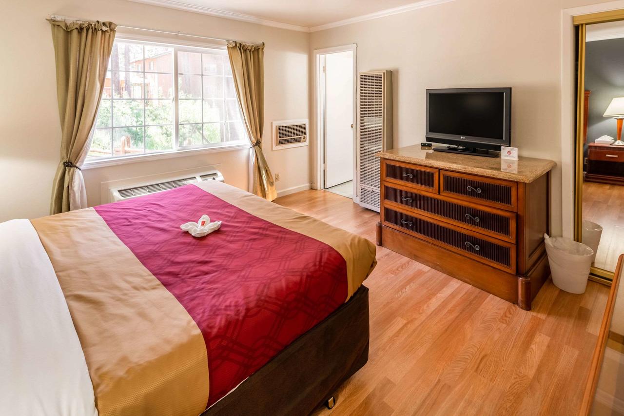 Econo Lodge Inn & Suites Heavenly Village Area - thumb 10
