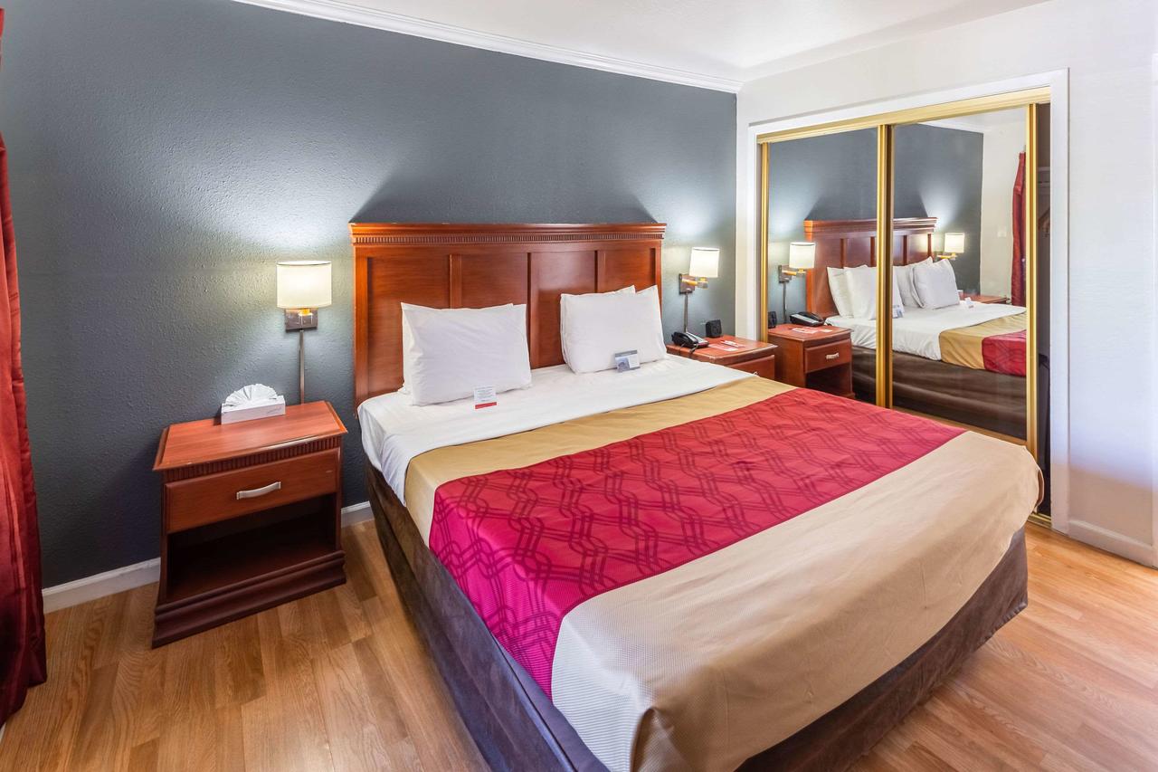Econo Lodge Inn & Suites Heavenly Village Area - thumb 19