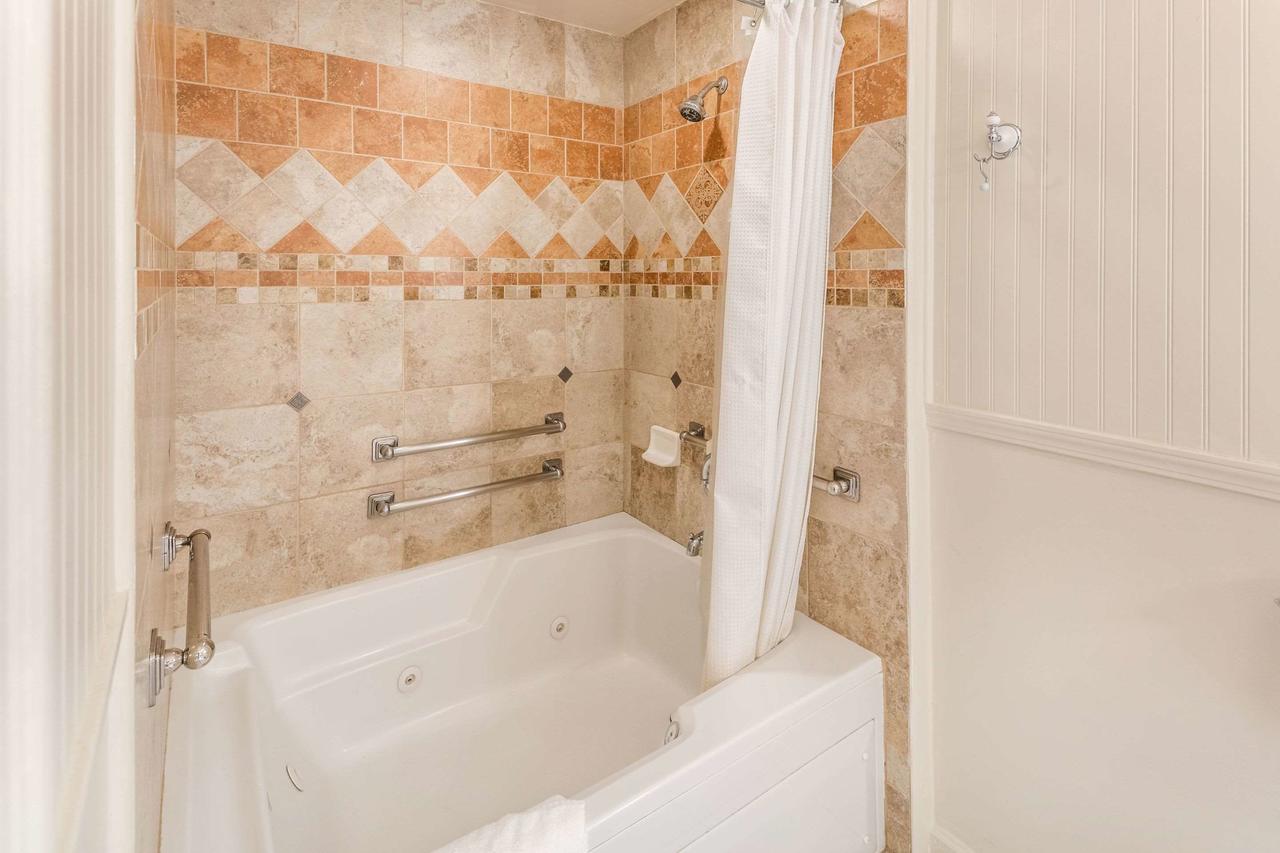 Econo Lodge Inn & Suites Heavenly Village Area - thumb 31