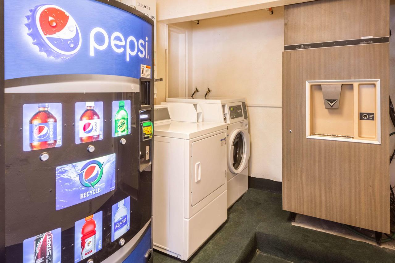 Econo Lodge Inn & Suites Heavenly Village Area - thumb 9