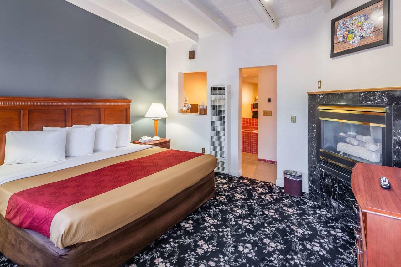 Econo Lodge Inn & Suites Heavenly Village Area - thumb 23