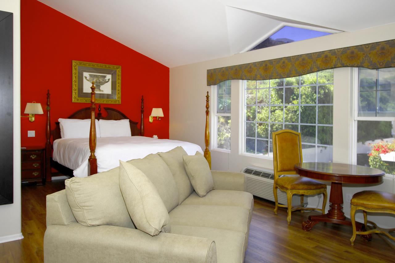 Malibu Country Inn - thumb 4