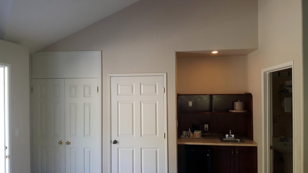 Malibu Country Inn - thumb 24