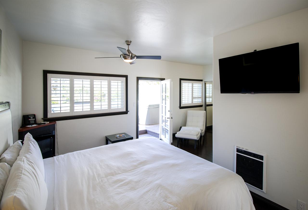 Malibu Country Inn - thumb 18