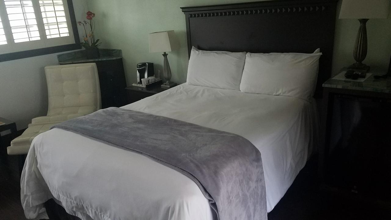 Malibu Country Inn - thumb 7