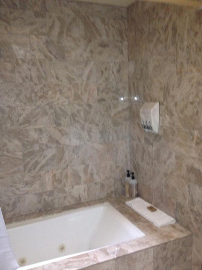 Malibu Country Inn - thumb 25