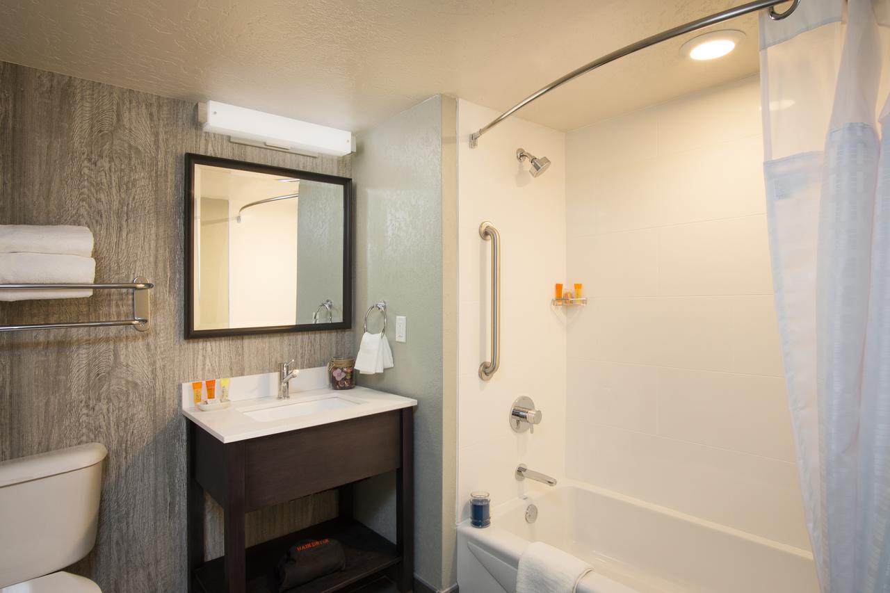 Hotel Azure - thumb 2