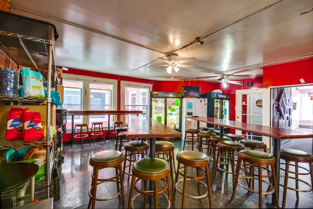Lucky D's Hostel - thumb 25
