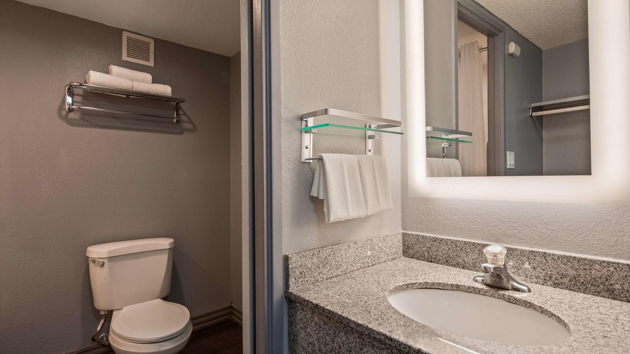 Best Western Yacht Harbor Hotel - thumb 32