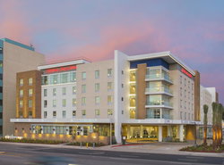 Hampton Inn & Suites LAX El Segundo