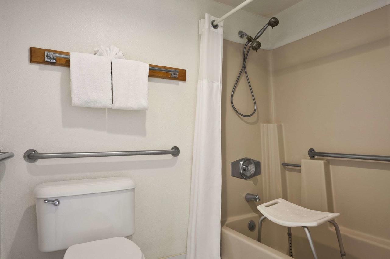 Travelodge By Wyndham San Diego Downtown Convention Center - thumb 34