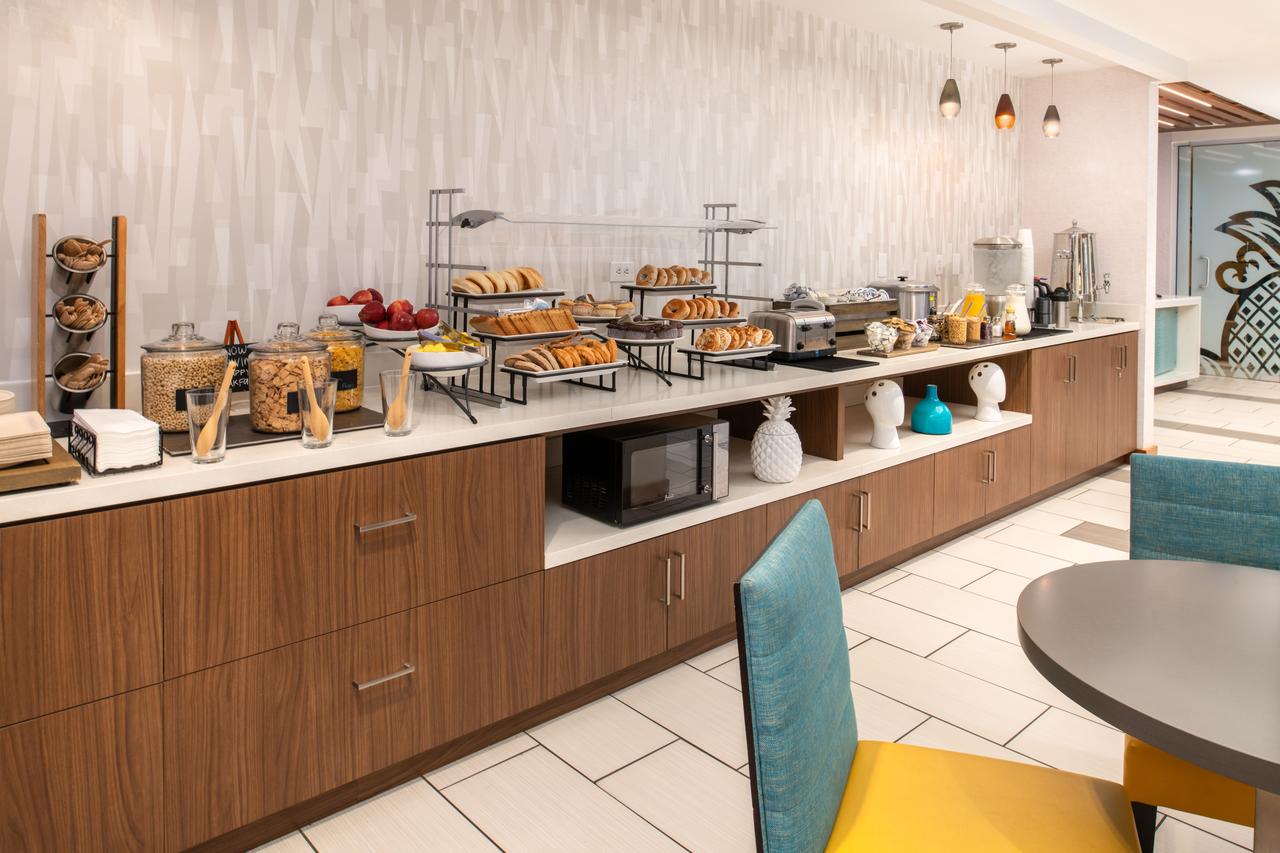 Staypineapple At Hotel Z - thumb 26