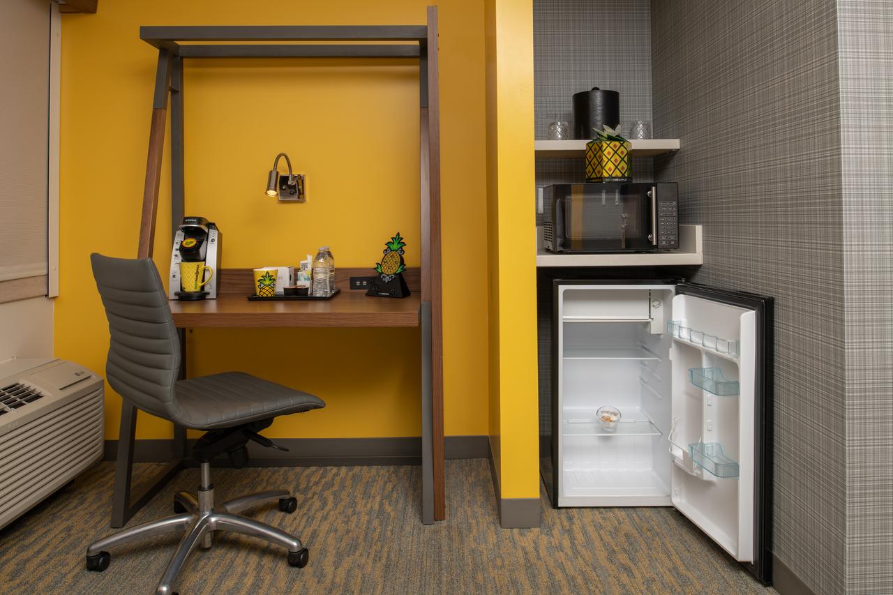 Staypineapple At Hotel Z - thumb 18