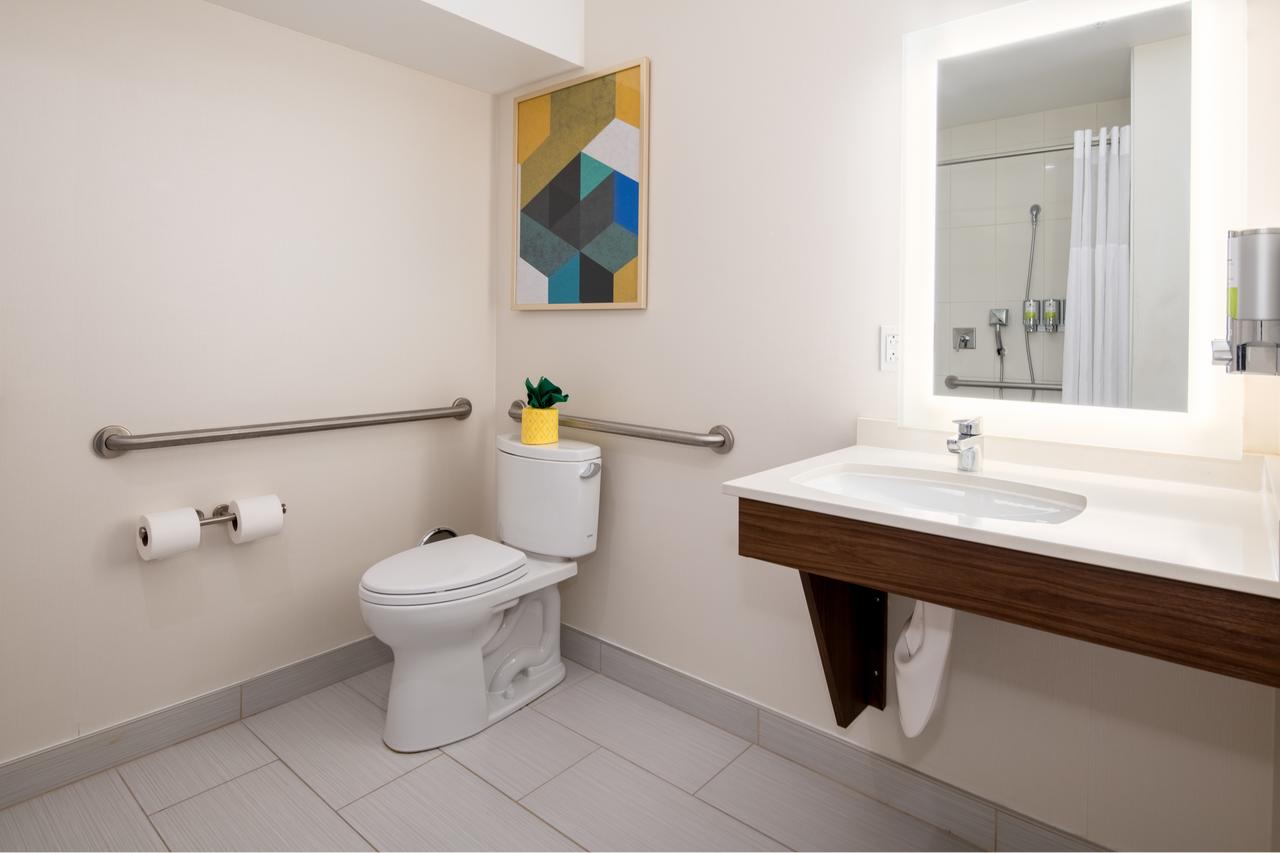 Staypineapple At Hotel Z - thumb 12