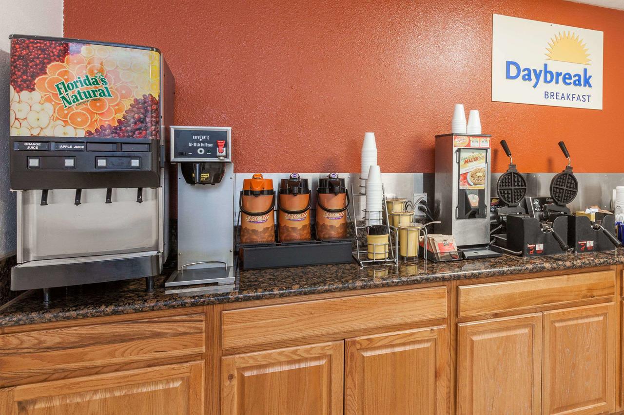 Days Inn By Wyndham Mission Valley Qualcomm Stadium/SDSU - thumb 24