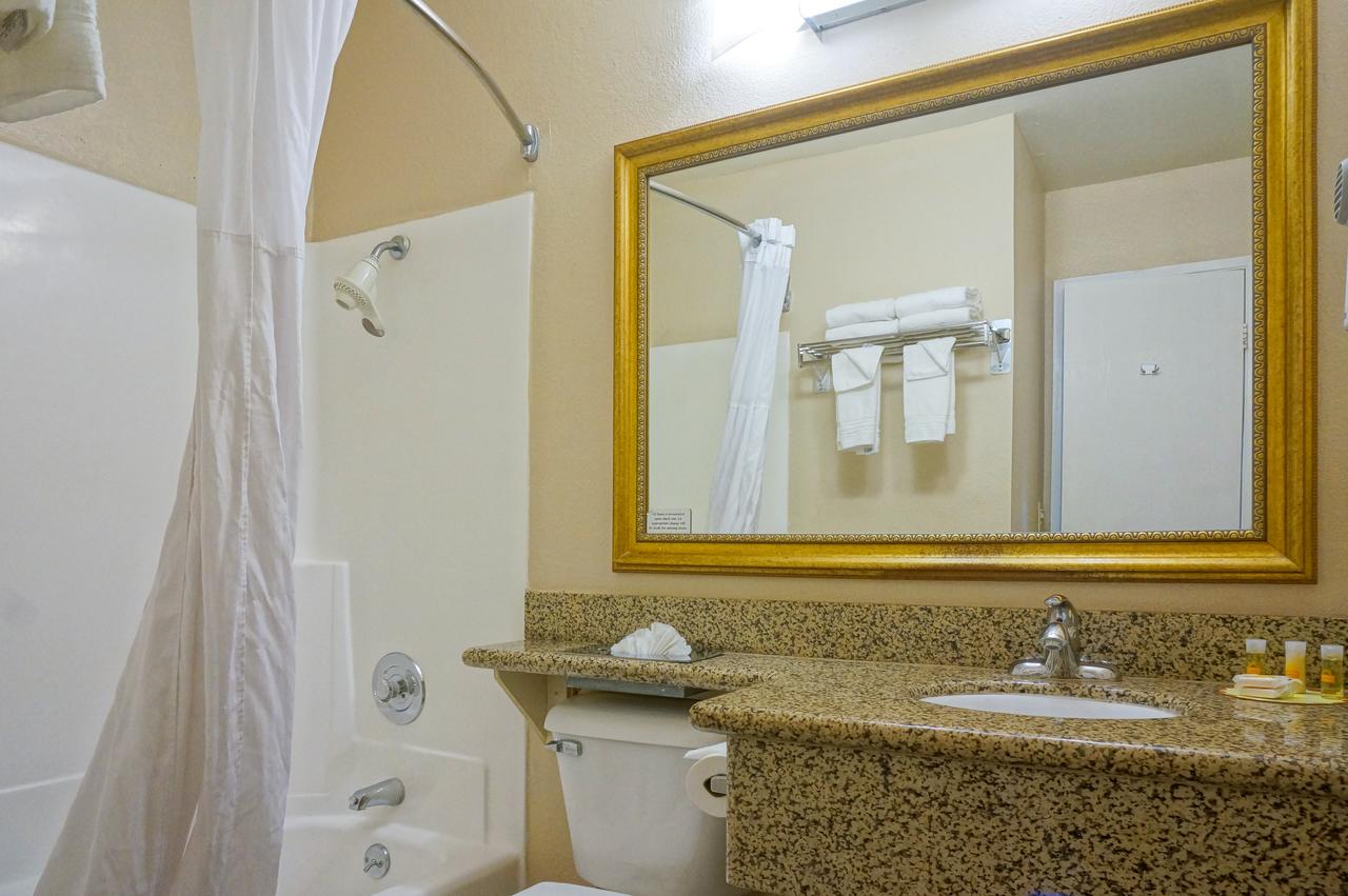 Days Inn By Wyndham Mission Valley Qualcomm Stadium/SDSU - thumb 1