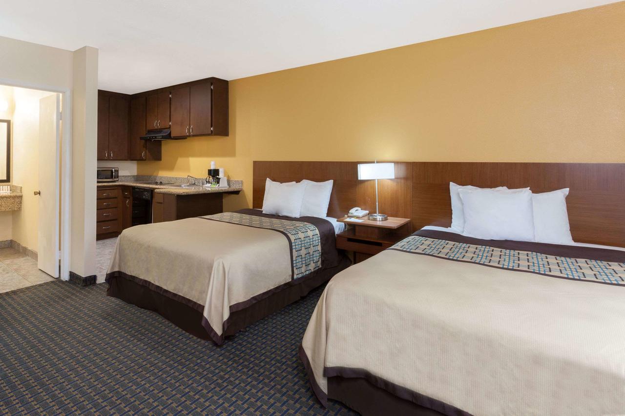 Days Inn By Wyndham Mission Valley Qualcomm Stadium/SDSU - thumb 15