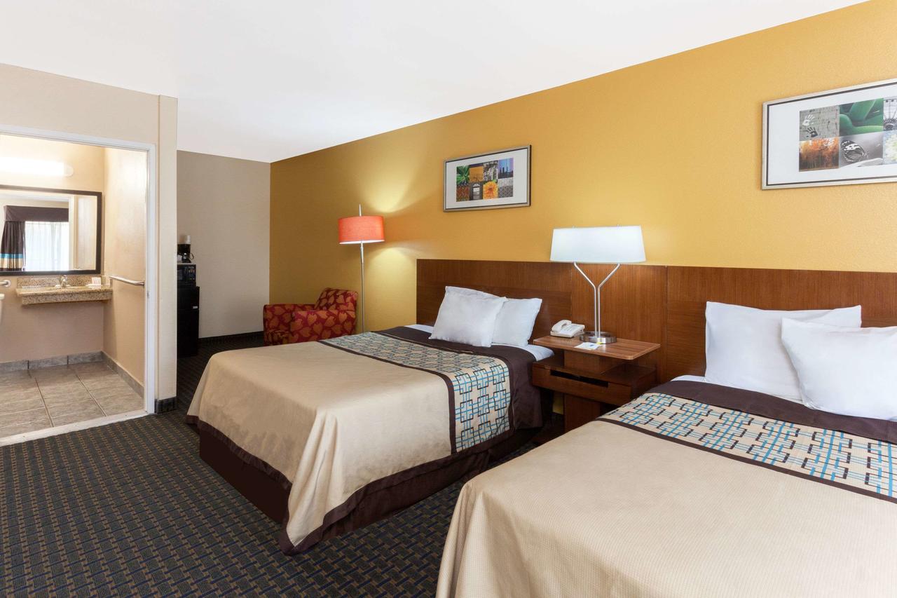 Days Inn By Wyndham Mission Valley Qualcomm Stadium/SDSU - thumb 17