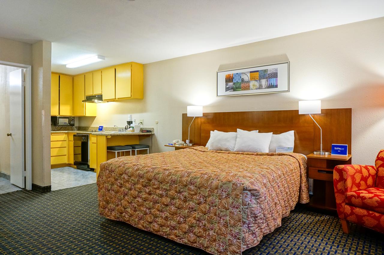 Days Inn By Wyndham Mission Valley Qualcomm Stadium/SDSU - thumb 2