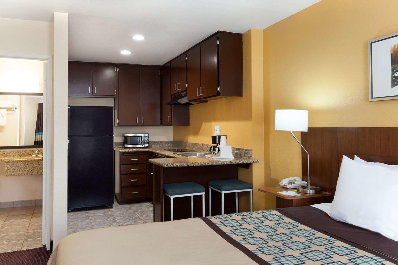 Days Inn By Wyndham Mission Valley Qualcomm Stadium/SDSU - thumb 21
