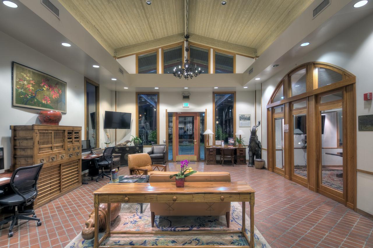 Dinah's Garden Hotel - thumb 18