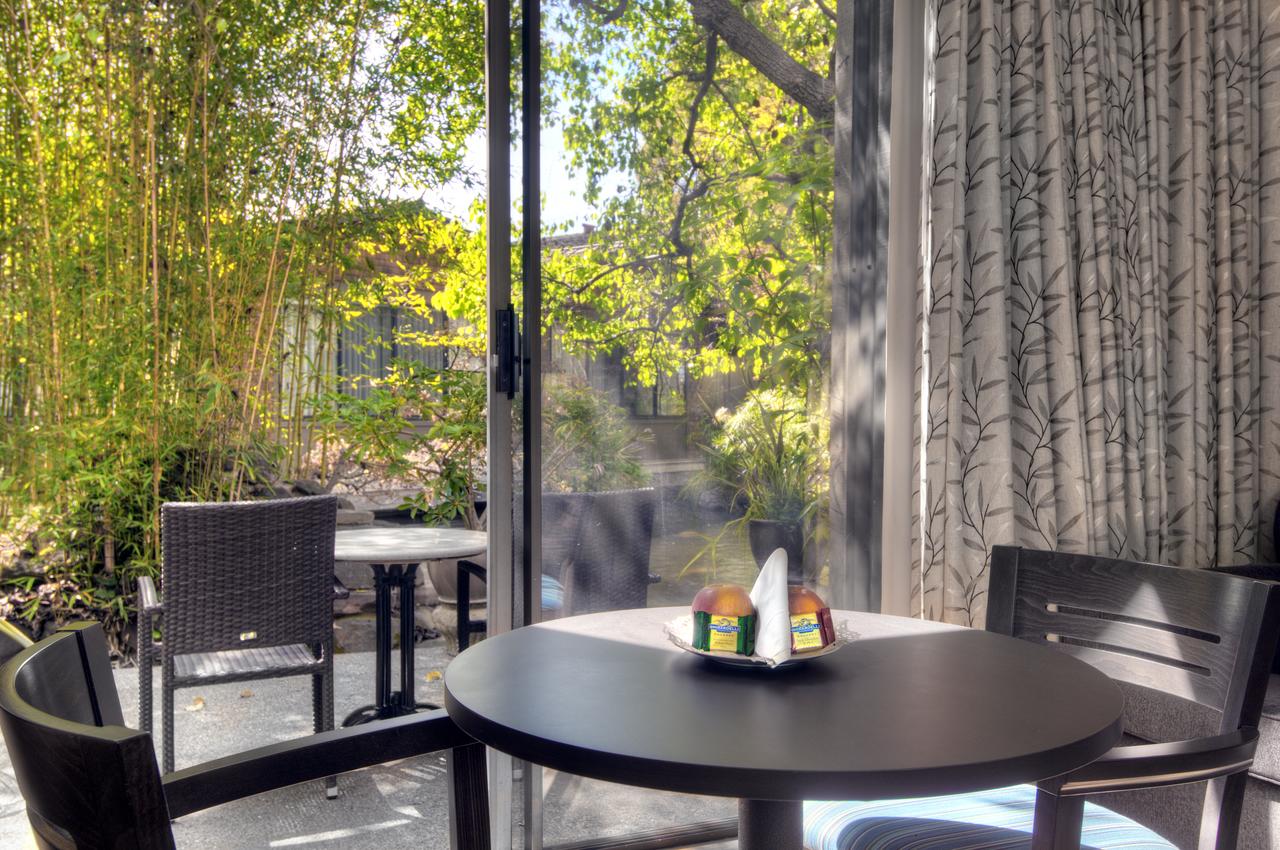 Dinah's Garden Hotel - thumb 37