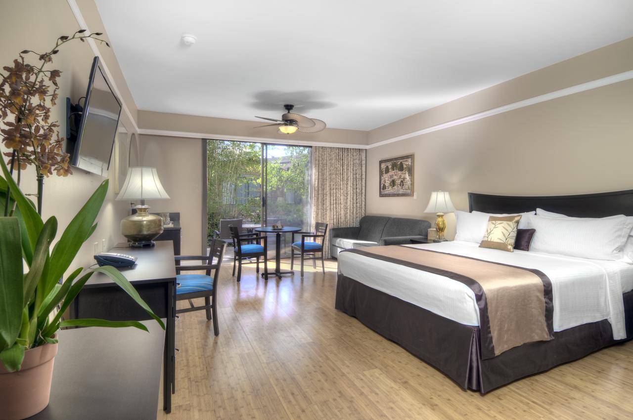 Dinah's Garden Hotel - thumb 39