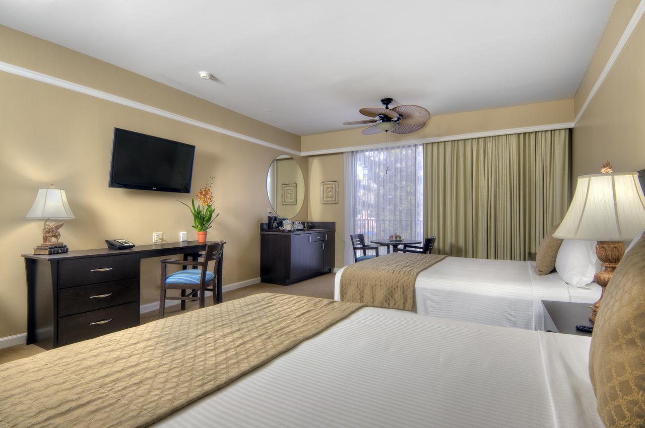 Dinah's Garden Hotel - thumb 34