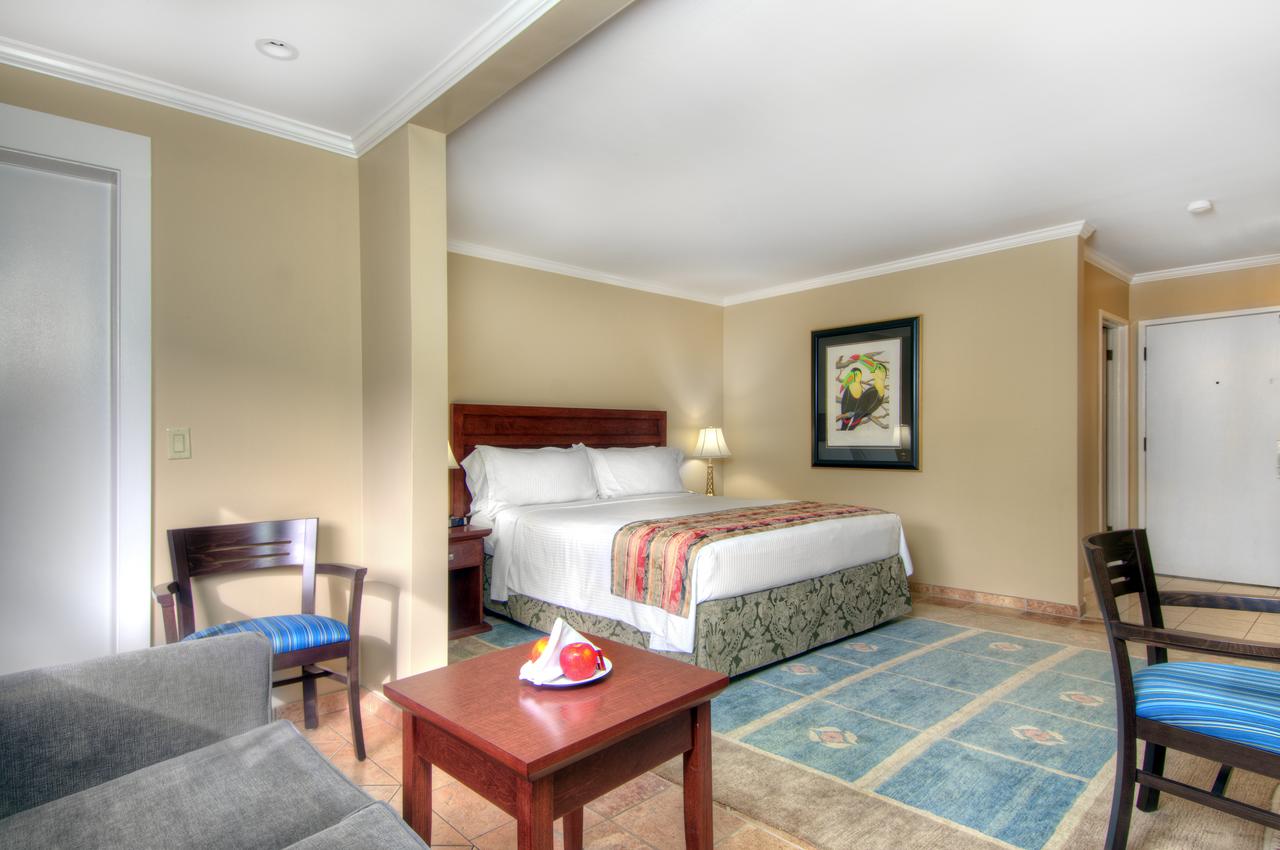 Dinah's Garden Hotel - thumb 31