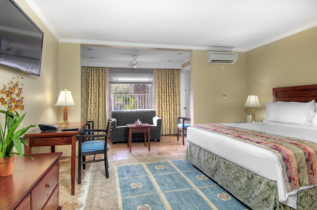 Dinah's Garden Hotel - thumb 30