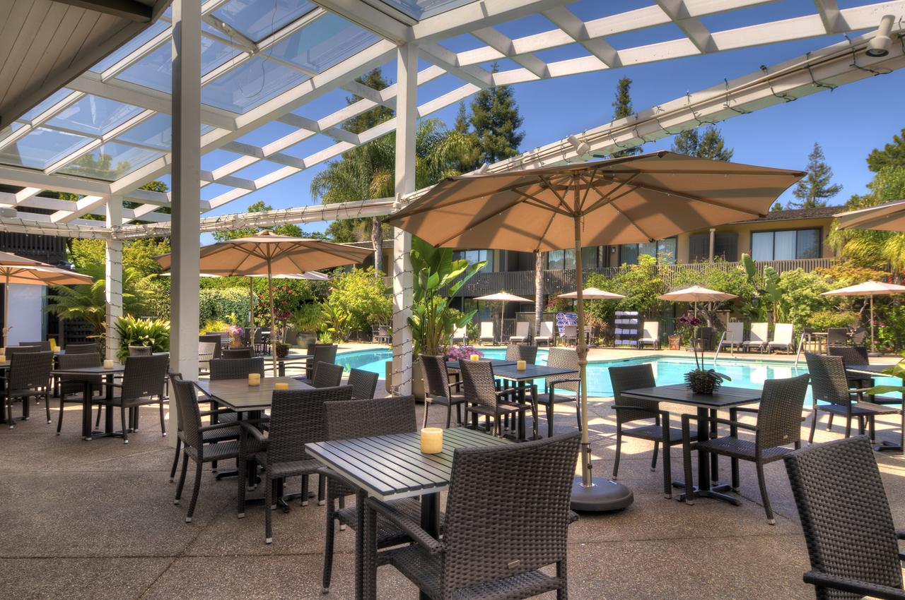 Dinah's Garden Hotel - thumb 10