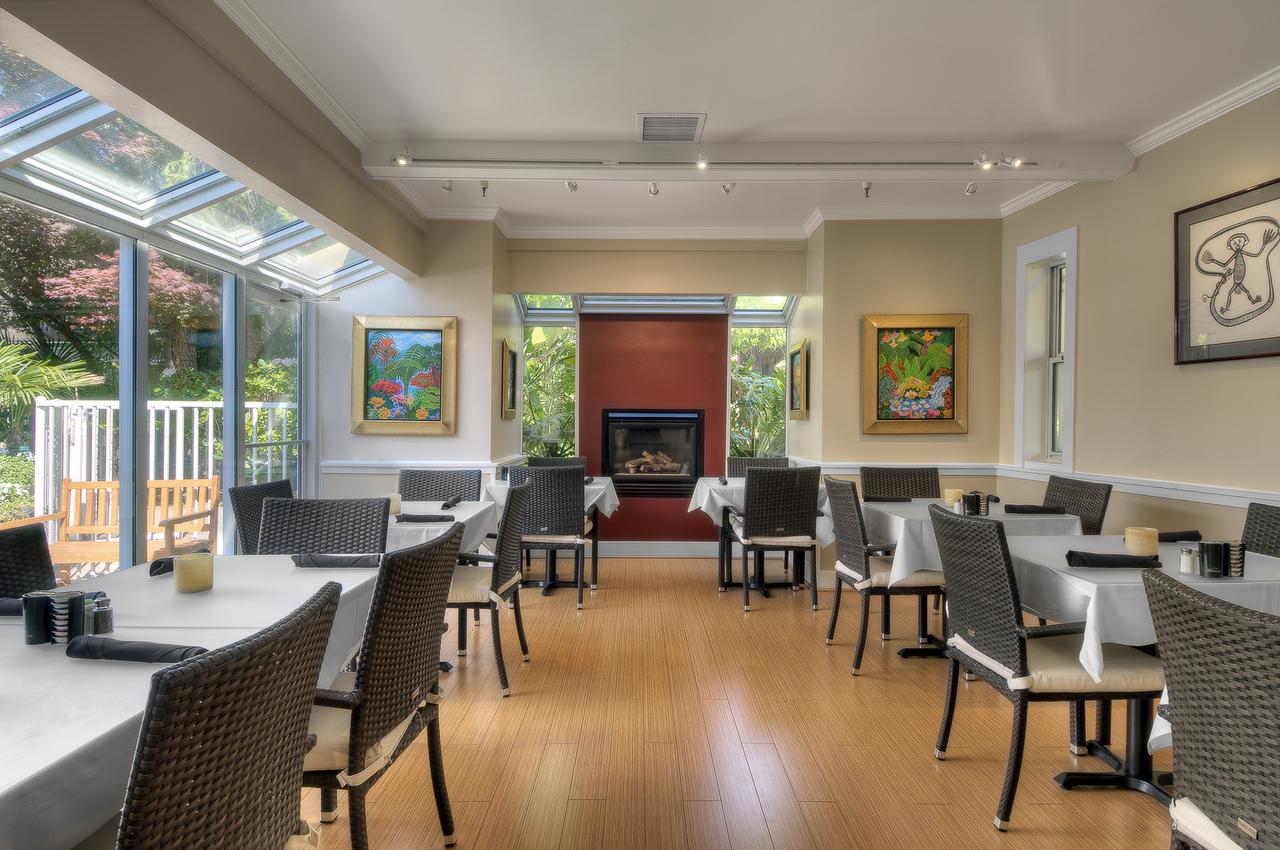 Dinah's Garden Hotel - thumb 28