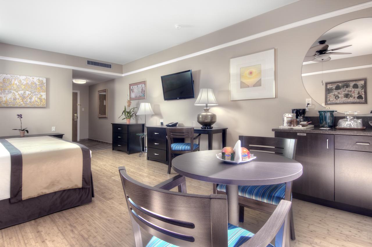 Dinah's Garden Hotel - thumb 36