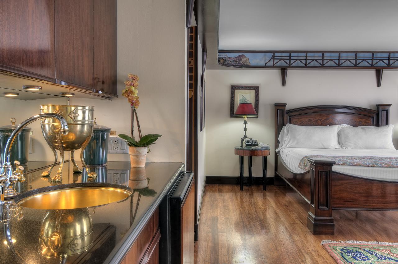 Dinah's Garden Hotel - thumb 26