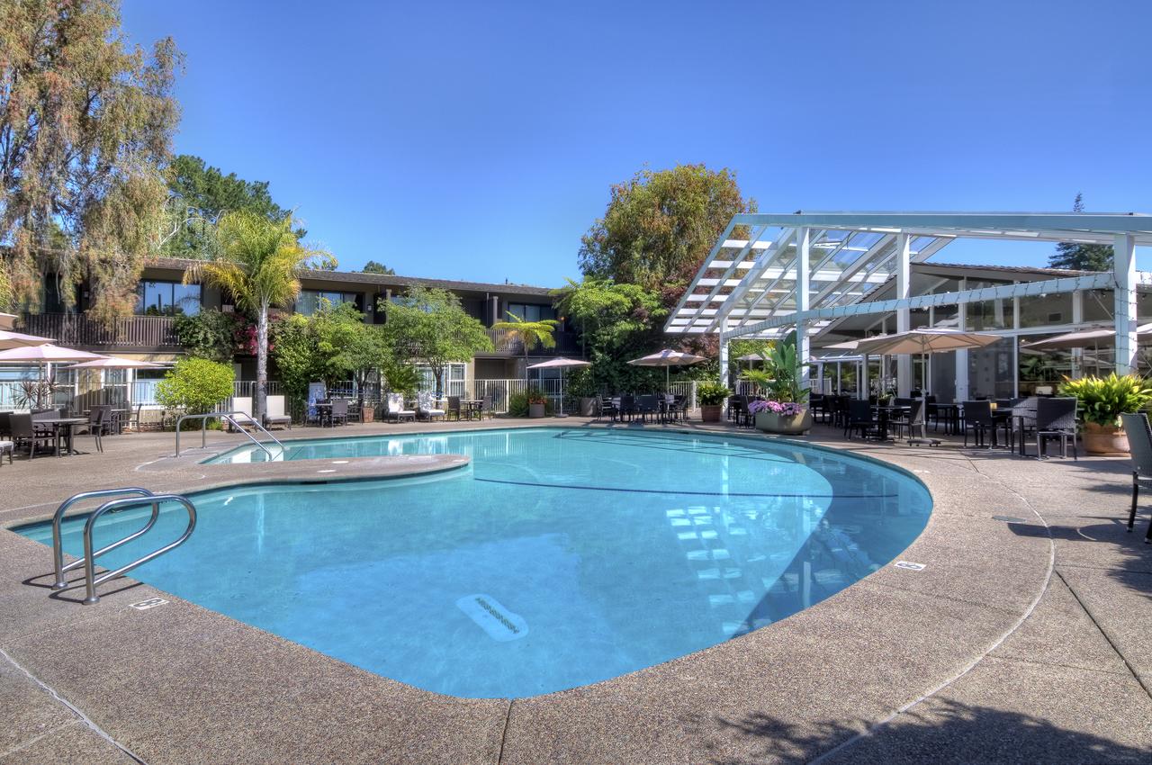 Dinah's Garden Hotel - thumb 7