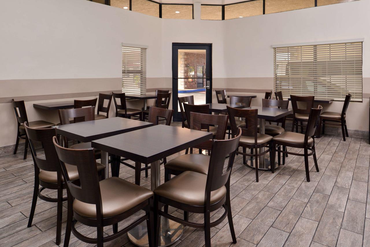 Best Western Airpark Hotel - thumb 24