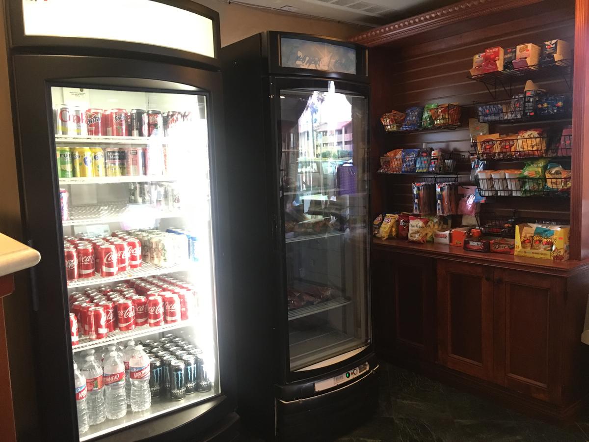 Folk Inn Ontario Airport - thumb 3