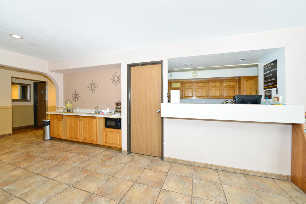 Super 8 By Wyndham Blythe - thumb 18