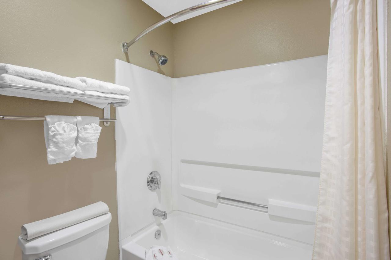 Super 8 By Wyndham Blythe - thumb 39