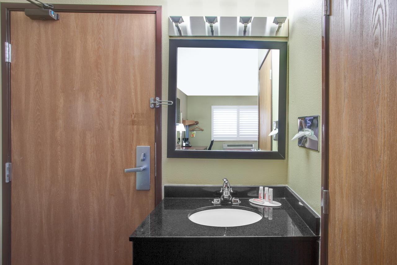 Super 8 By Wyndham Blythe - thumb 28