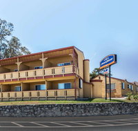 Howard Johnson by Wyndham Santa Cruz Beach Boardwalk - Tourism Bookings