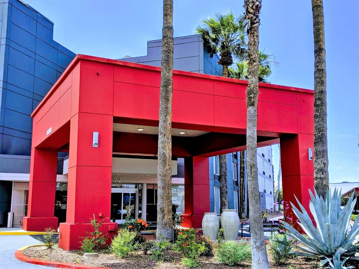 Best Western Plus Commerce Hotel - thumb 1