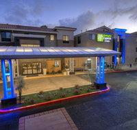 Holiday Inn Express Hotel & Suites Carlsbad Beach - USA Accommodation