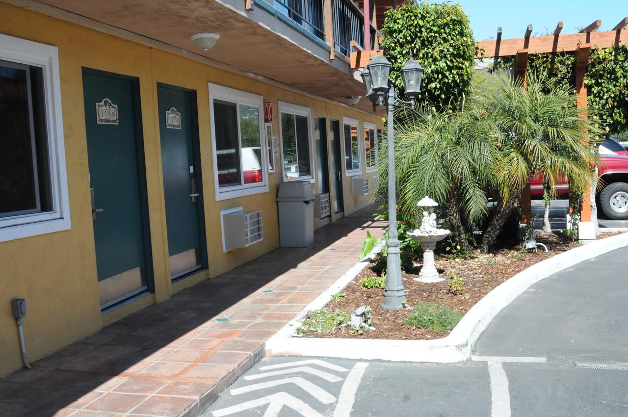 Sandyland Reef Inn - thumb 35