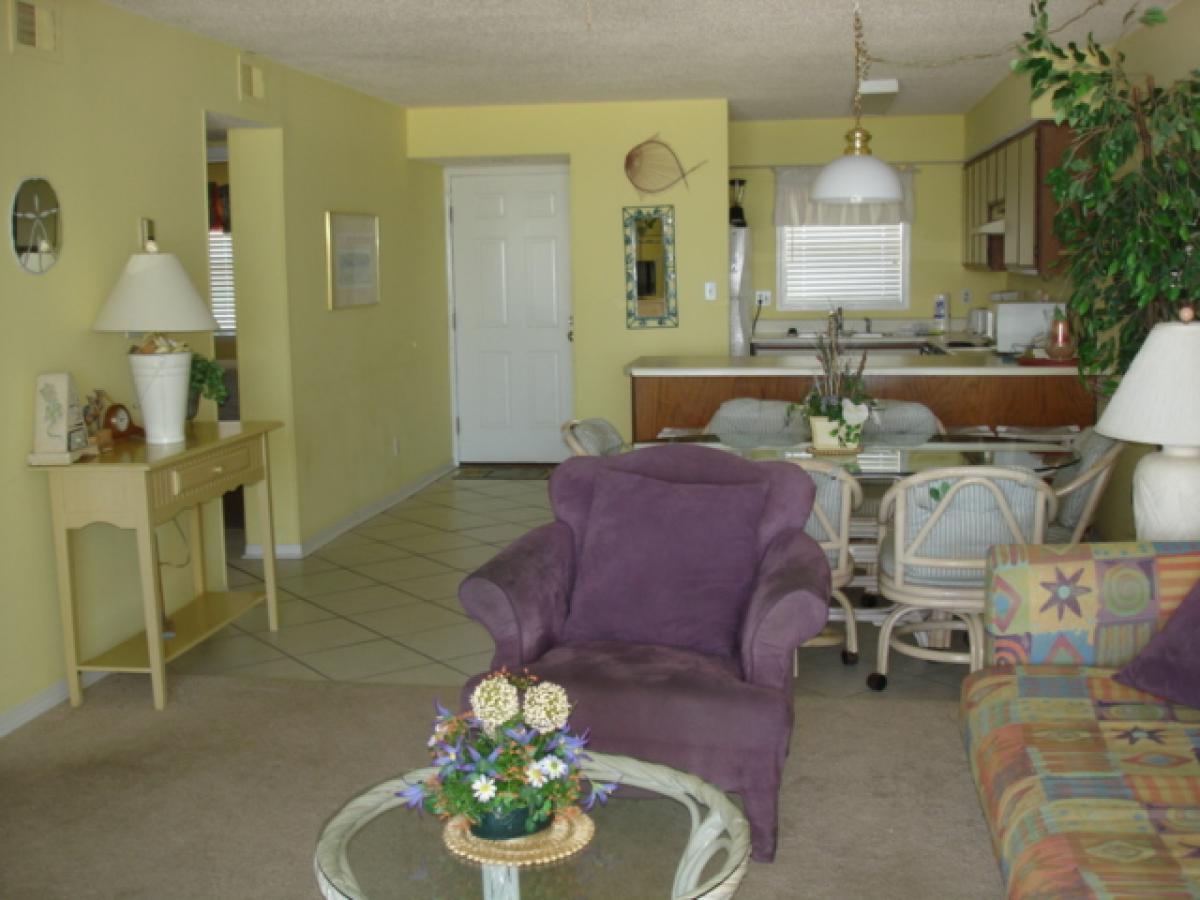 2 Bedrooms 2 Bath Beachfront With An Unbelievable Gulf View | - thumb 16