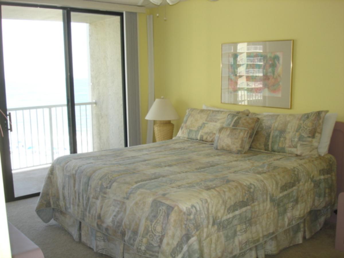 2 Bedrooms 2 Bath Beachfront With An Unbelievable Gulf View | - thumb 15