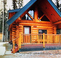Enjoy your stay at the Northern Lights Log Cabin - USA Accommodation